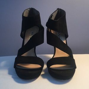 Black heels size 9